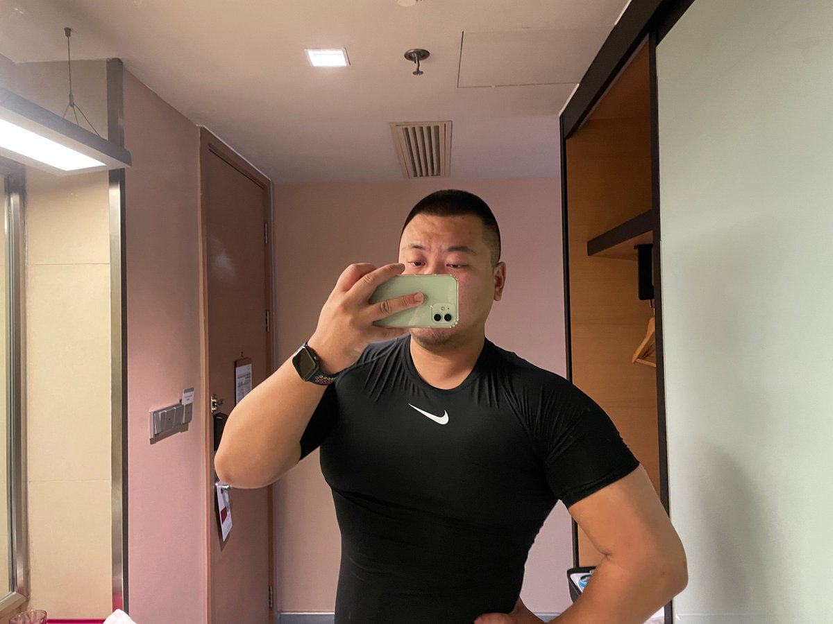 Xiong_dad's tweet photo. 手臂还是挺粗的 https://t.co/D9CzfQksbf