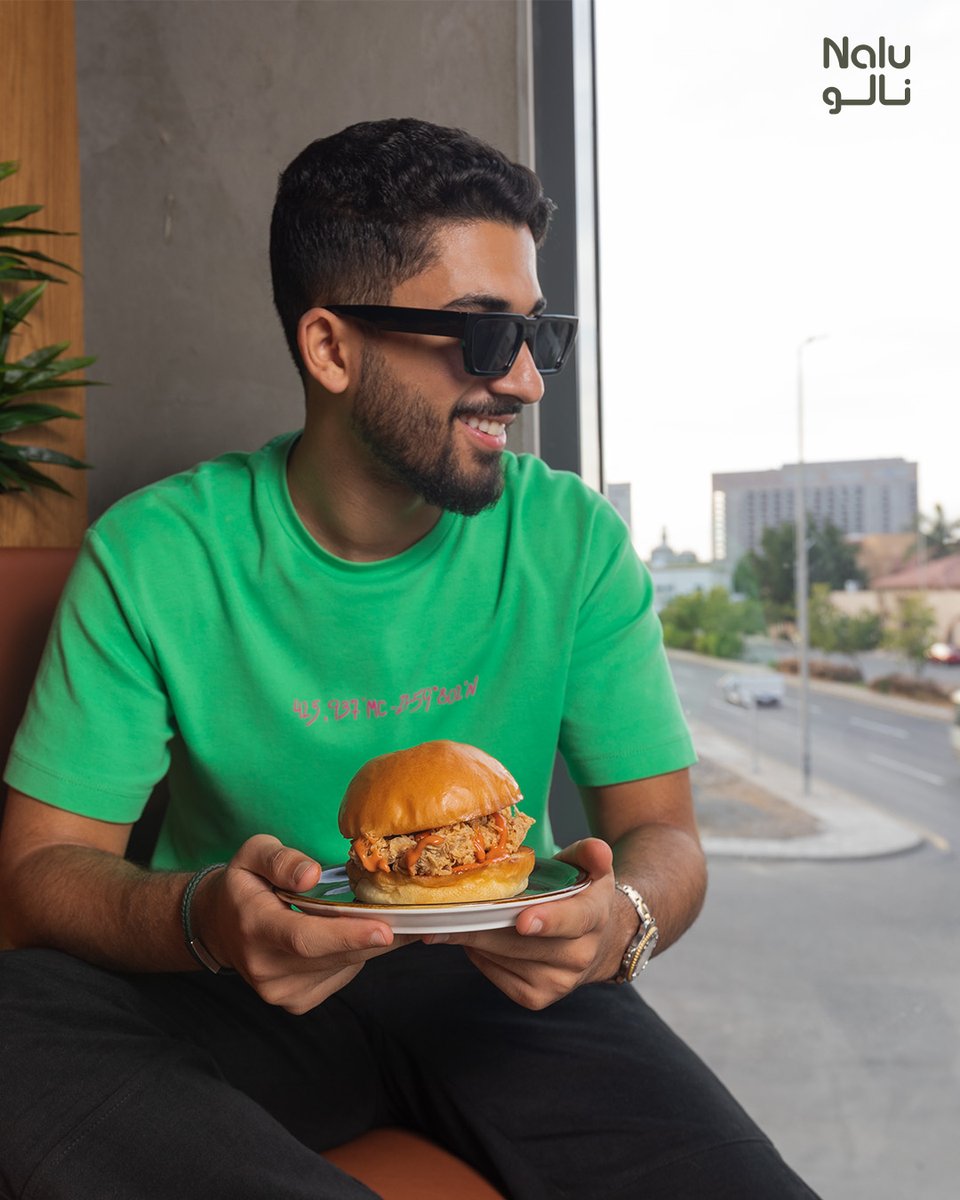 KsaNalu's tweet photo. If you’re seeking the daily dopamine dose after the long fasting hours,  look no further than our crunchy fried chicken burger.

جرعتك اليومية من السعادة بعد الصيام ما يبيلها إلا برغر الدجاج الكريسبي  من نالو

#جدة  #مطاعم_جدة https://t.co/DRizRTgiw3