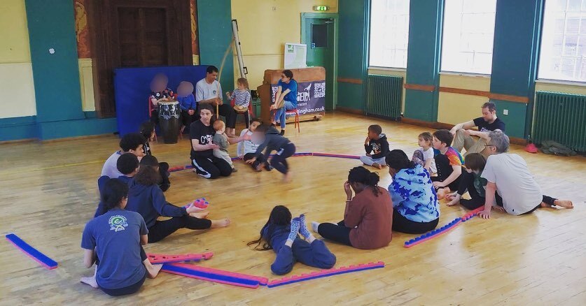 Great session today joined by parents and kids from our friends @angolanwomenvoiceassociationuk - hope you all had a good time and thanks for joining us!!

Follow <a href="/caponotts/">CapoeiraNottingham</a> for the community.

#CapoNotts
#Capoeira #CapoeiraParaTodos #CapoeiraUK #Notting… instagr.am/p/CqN7Ui0IlEc/
