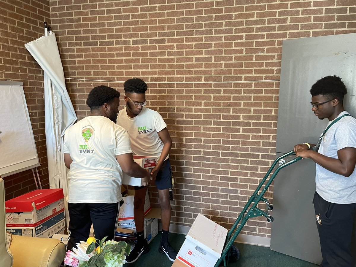 We extend a huge thank you to the men of <a href="/KappaNuAlphas75/">Southeastern Alphas</a> for volunteering at our church today! May God continue to bless you all! <a href="/oursoutheastern/">Southeastern LA Univ</a> <a href="/SoutheasternSGA/">Southeastern SGA</a> #bigevent #communityservice #volunteer