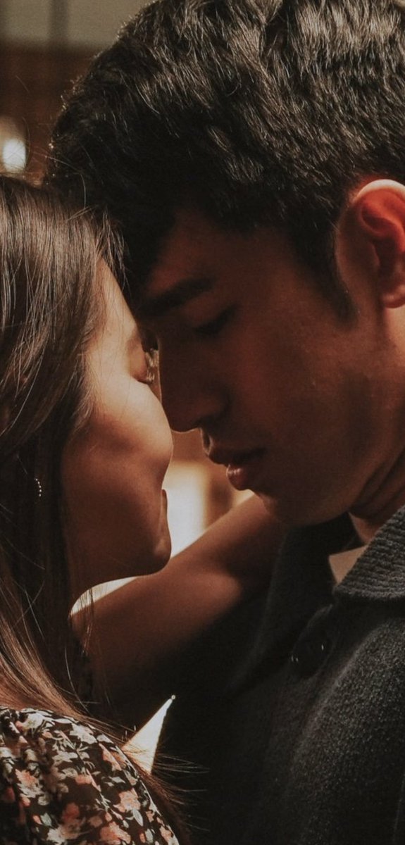 NubesMitch's tweet photo. 12am ATTENDANCE CHECK 

May kasama pa ba ako dito?? An ginagawa niyo while streaming? Me, nanuod ng kdrama. Pang kdrama vibes din tong pic oh!

Anyways 100k views na ba? Hahaha

BarDa WayYouLookAtMeMV #BarDaTWYLAMMV https://t.co/OsQ3p8r0e2