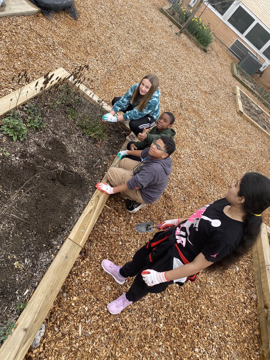 MHKProjectGreen's tweet photo. With rain on the way, we hustled to split apart and transplant our returning perennials.  How fun to see how a little attention can make one plant become two!  @EWRSDK12 https://t.co/oPstSCYZYX