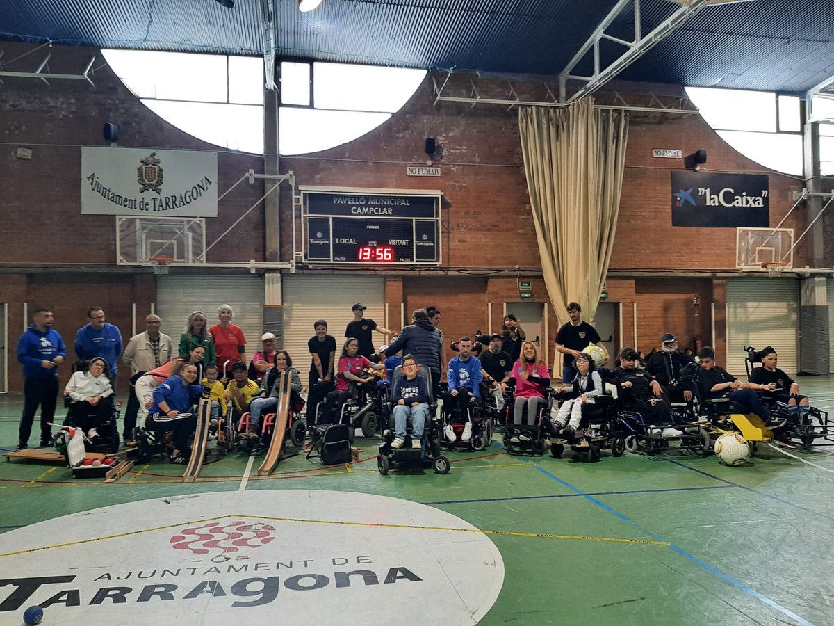 MaryLopez_Tgna's tweet photo. Avui les instal·lacions de l’Anella han acollit la Jornada de Portes Obertes d’Esport #Adaptat. Organitzada per @FECPC molts esportistes han tingut la possiblitat de practicar diferents esports.
Felicitats per la iniciativa. L’esport ha d’estar a l’abast de tothom. TGNesports https://t.co/d5gGeGlxDi