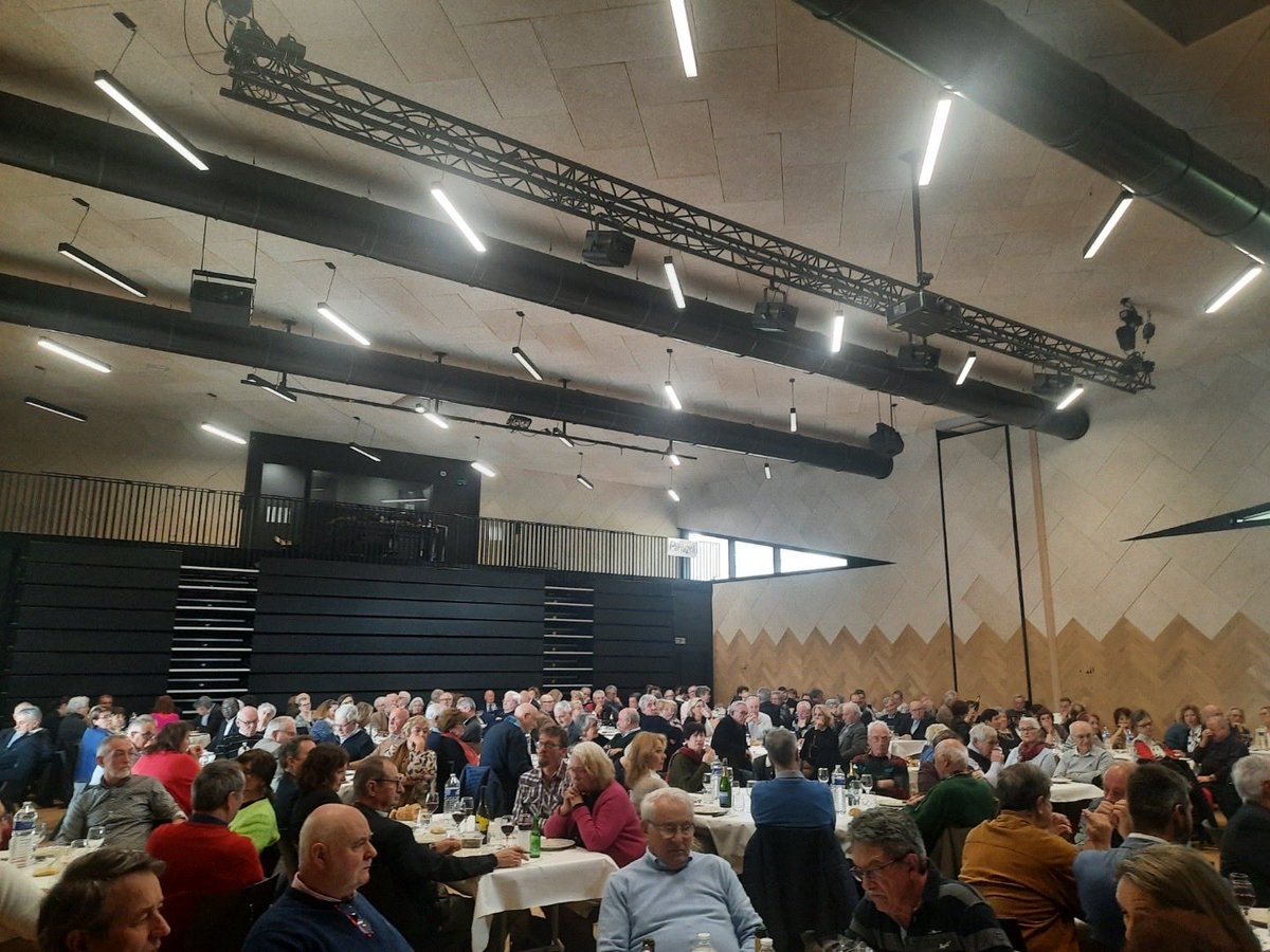 GG_Guerin's tweet photo. Un beau rassemblement de 250 personnes de la section Haute-Vienne de #territoiresenperspectives , pour parler politique... merci aux bénévoles qui œuvrent à la réussite de ce projet!Se réinventer, se projeter et surtout rassembler. ⁦@MarcOXIBAR⁩ ⁦⁦@davidlisnard⁩ ⁦ https://t.co/L9f0TyCGOh