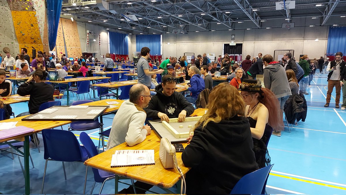 festijeuvalence's tweet photo. Valence joue aussi la nuit, c'est ouvert! Ils vous attendent pour jouer 🎲 https://t.co/kvfAuHexT8