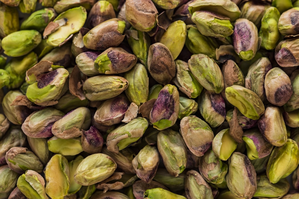 Dathorn1's tweet photo. Next time you hear stomach grumbling between meals turn to one of these 10 heart-healthy snacks recommended by a nutritionist. https://t.co/gk2NS5NGZQ https://t.co/utzwlJBplf