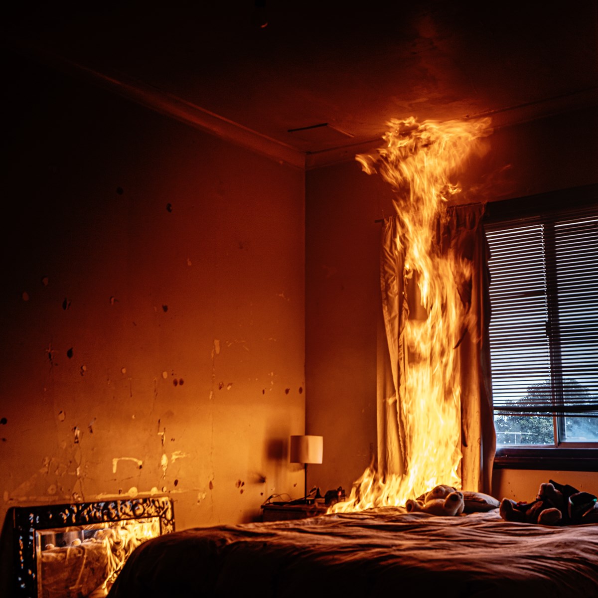 Acabo de entrar a la habitacion 382 en el hotel ac de alicante y se estan haciendo una candela gitana en plena #furrnion4 esto se esta yendo de las manos