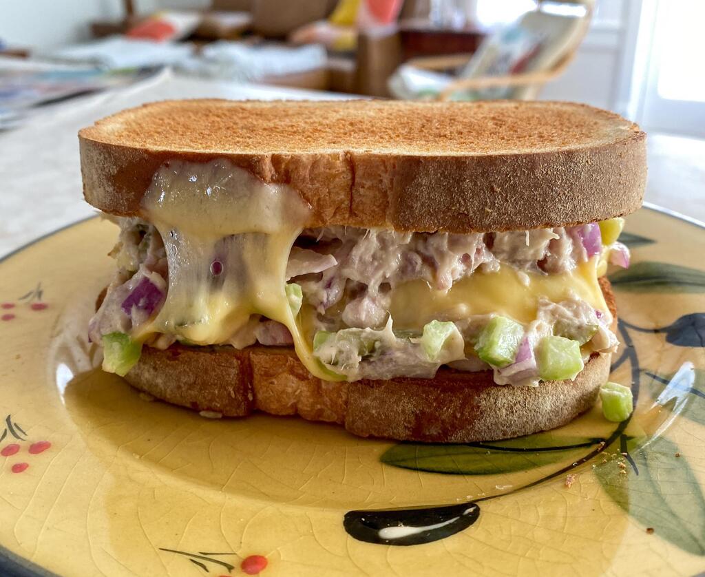 sandwichrecipez's tweet image. Tuna Melt