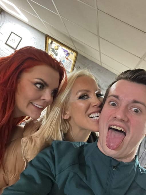 Sam Bourne's pics and videos - FsFGOtIWIAIGnw3 jpg:small