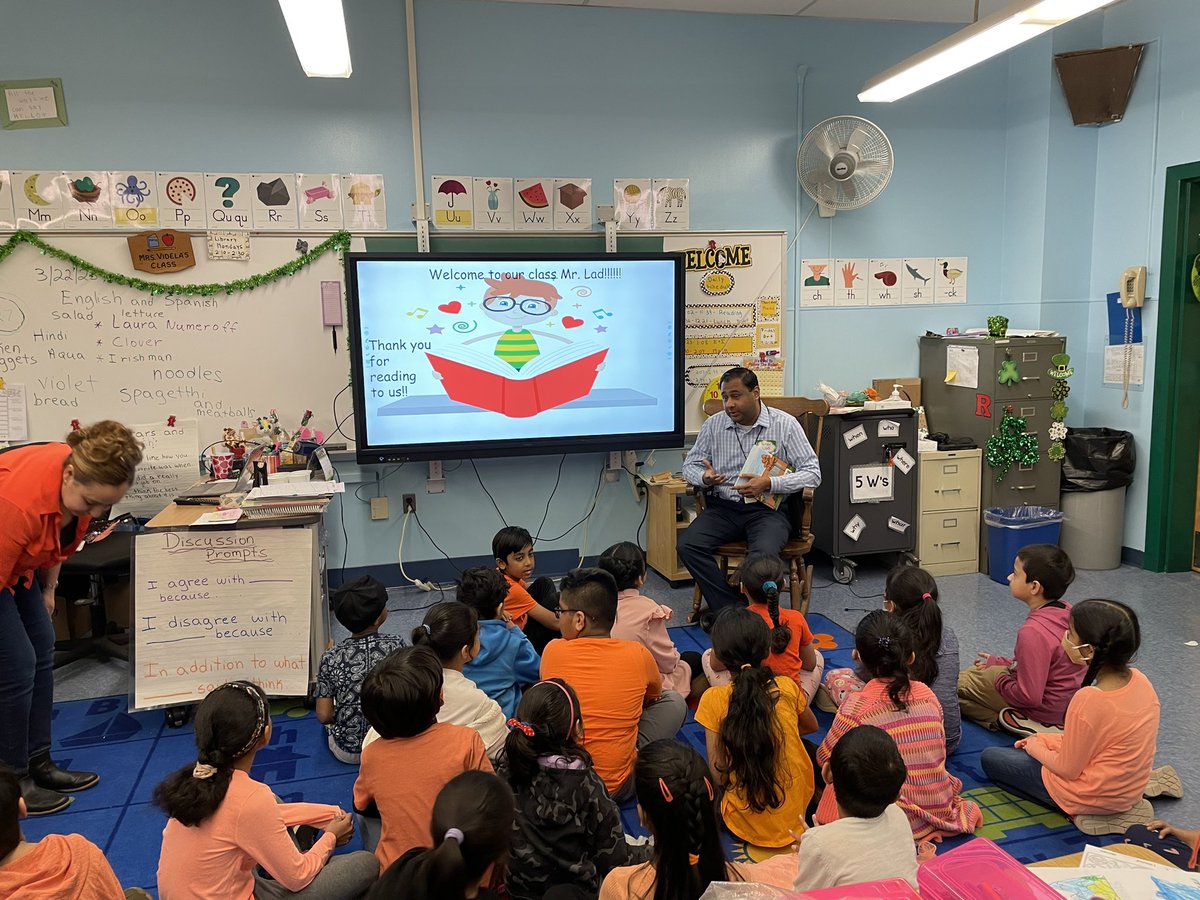 Michelle22669's tweet photo. Lincoln School enjoys more guest readers!  Thank you to our guest readers for rescheduling!!  @LincolnSchool8 #lncproud https://t.co/pwg01L0lsO