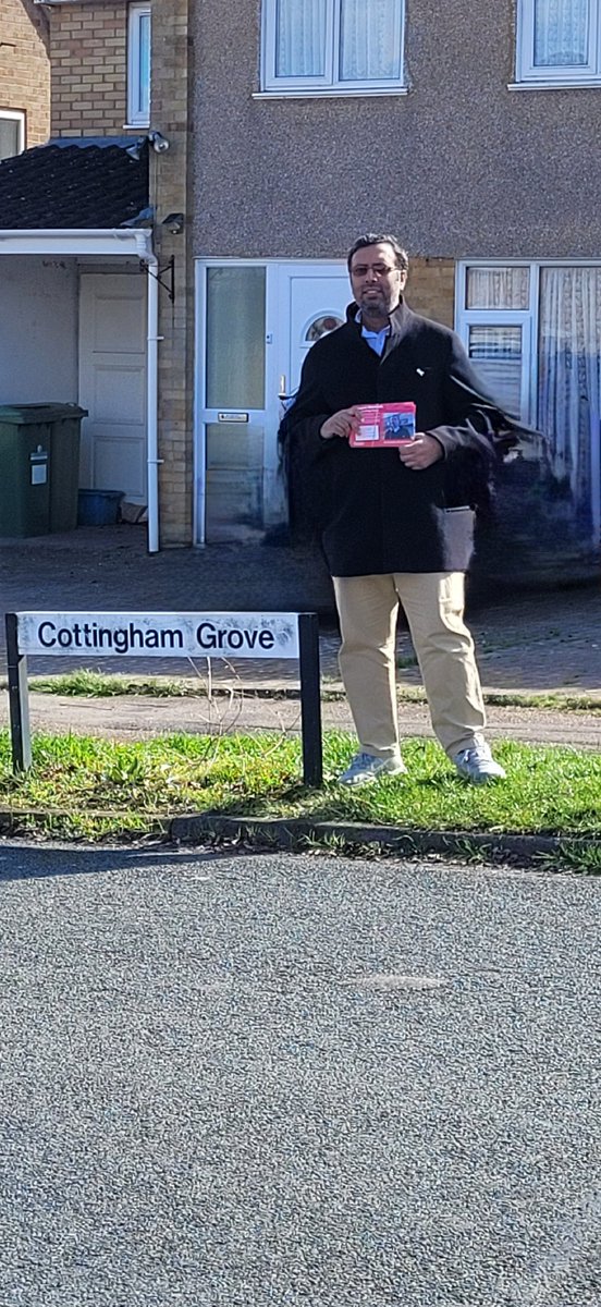 Cllrwaqasahmad's tweet photo. Out Leafleting in Bletchley Park ward and met local residents who gave really positive feedback π π. #Labourleaflets #Bletchley https://t.co/o7HakkHspk