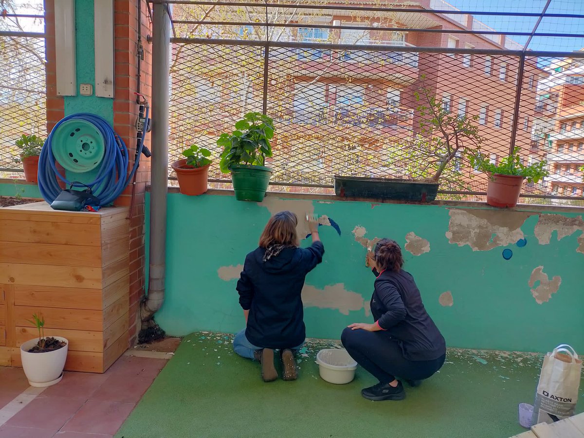 escolaelsagrer's tweet photo. Una matinal de bricolatge molt profitosa, en què hem posat ben maca l' escola.
Moltes gràcies a totes les famílies i mestres que hi heu col.laborat. @AMPASagrer @BCN_SantAndreu @consorciedubcn https://t.co/GHwCYsL1zx