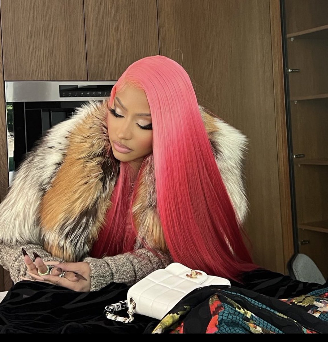 Nicki Minaj rocks pink hair in newly-shared photo., image size:1151x1200