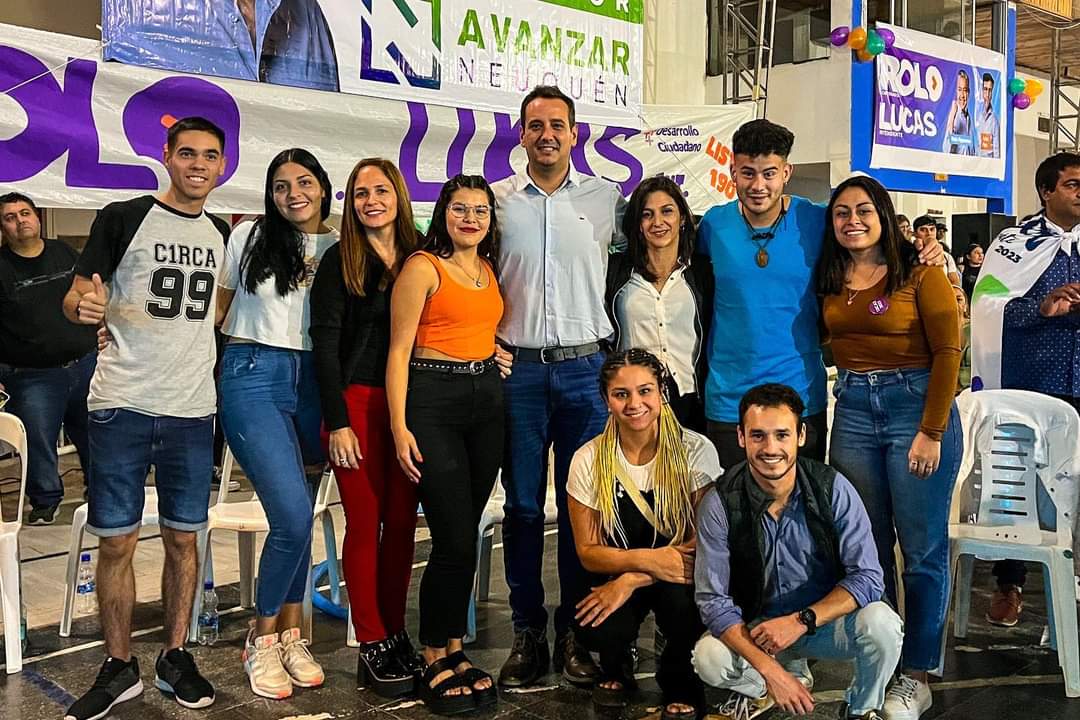 Tais_Alvial's tweet photo. Los jóvenes de senillosa decimos presentes.💪💚
El cambio no solo es necesario sino que urgente 🙌
Te invitamos a ser parte ✅️
#AvanzarNeuquen #Lista192 
@lucascastelli16
@ServidioAna https://t.co/w1jXdU6sGR