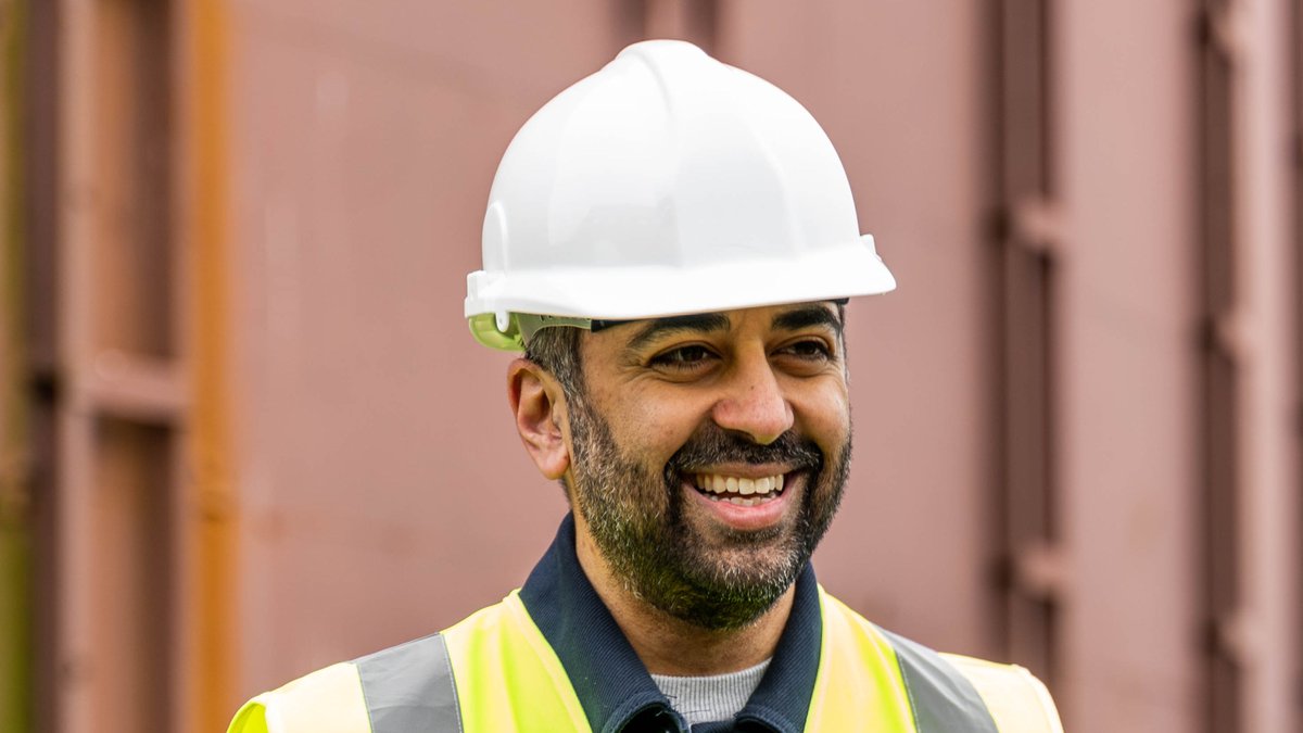 HumzaYousaf's tweet photo. It's the last weekend for @theSNP members to vote for our next leader & Scotland's First Minister.
I visited the @EdenProject site in Dundee, a former gasworks. Regeneration like this is an important part of my vision for a greener & more prosperous Scotland.
#HumzaForScotland https://t.co/cdIzp2LDqC