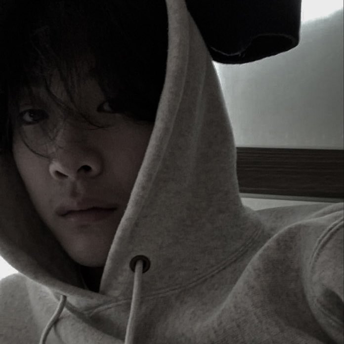 dicgnity's tweet image. ️️ 

 ️️ 

a well spent Saturday night, i must say. a glass of wine as a companion has never turned out wrong. 
and yes, the neighbourhood. i am a fan. 

️️ 

 ️️