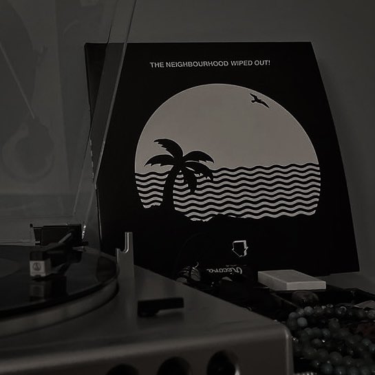 dicgnity's tweet image. ️️ 

 ️️ 

a well spent Saturday night, i must say. a glass of wine as a companion has never turned out wrong. 
and yes, the neighbourhood. i am a fan. 

️️ 

 ️️