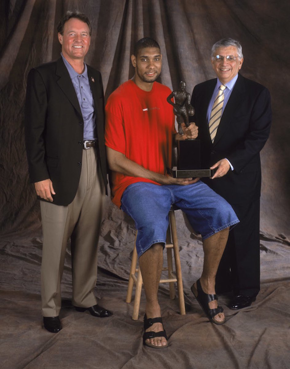 BucketSQD's tweet photo. Tim Duncan was cooking the league on a nightly basis while dressing like this https://t.co/VbWkoOl0N8