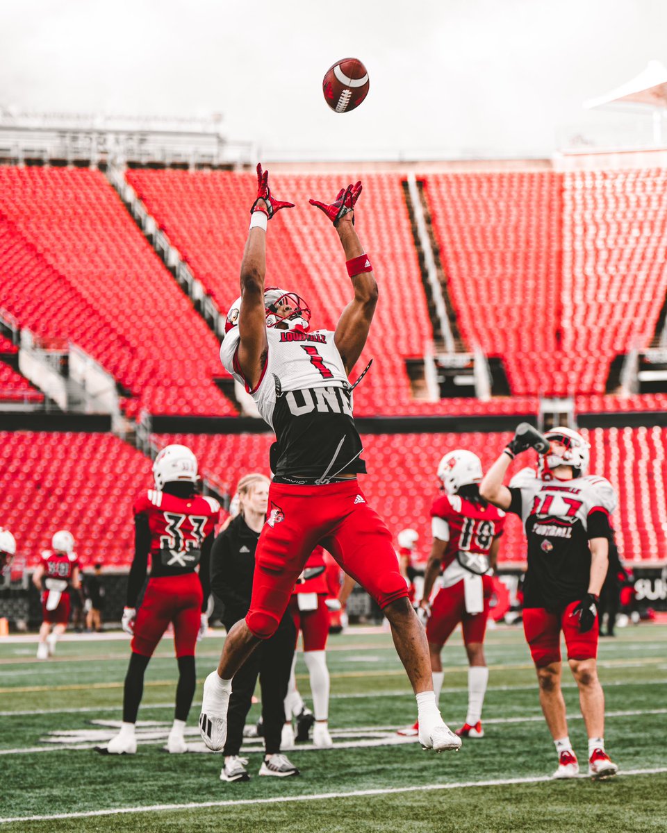 Louisville Football tweet media