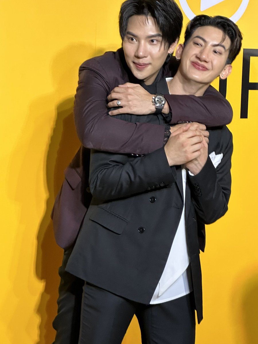 BLWorldzone's tweet photo. When every BL Fans are asking for MaxTul and MikeToptap collaboration again... we never thought that we will have MaxToptap instead.
Max and Toptap will join the crew for Thai series entitled 'The Outing', a VIU original upcoming show.
📸 CTTO
#MaxToptap
#โอลลี่ไทป์
#maxiiin_ https://t.co/nVBceroADd