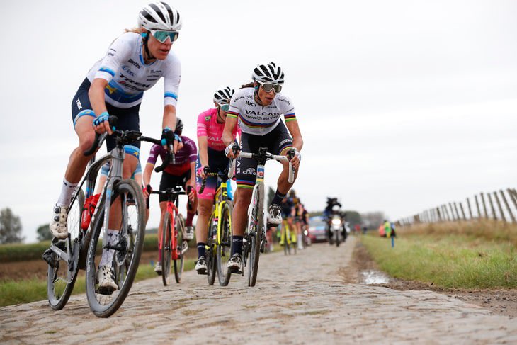 Cyclists_All's tweet image. The #SpringClassics racing continues!

Next up: 🇧🇪@GentWevelgem. Expect 🧱cobbles, 💨wind, 🌧rain &amp;amp; possible sprint finishes.

Follow &amp;amp; watch:
🗓 Mar 26
🏁 15:15
#️⃣ #GW23

⏰ 📺
🇪🇺 @eurosport 17:15 CET

⏰ 💻
🇪🇺🇬🇧 @GcnRacing 16:15 CET
🇨🇦🇺🇸 @flobikes 10:15 EST
🇦🇺 @sbssportau