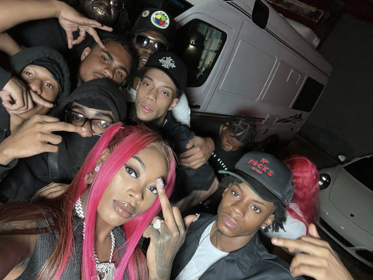 PGVisualz's tweet photo. @AsianDaBrattt #asiandoll https://t.co/HmDByA3Jrz