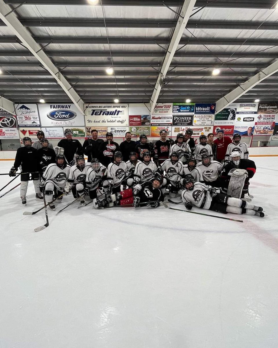 ManitobaSharks's tweet photo. Great final scrimmage Thursday night! It was an awesome year.🤍🖤 https://t.co/Q2qQf195Sf