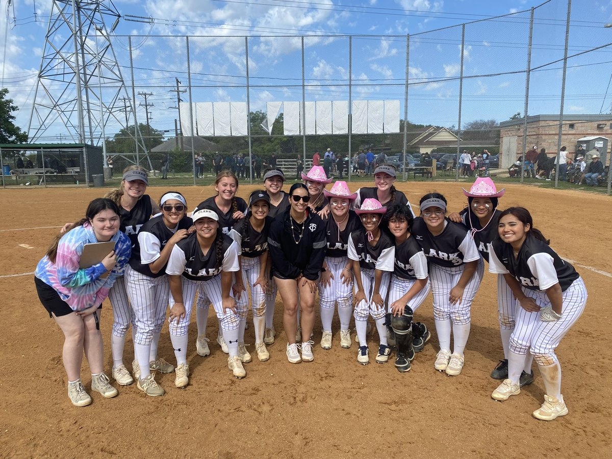 ClarkSoftball's tweet photo. Happy happy birthday to our  amazing Coach @jordangoins07 !!! Glad we could give you a 15-4 win to start the day off right!! 🔥 💪🐾🖤🤍🖤 🥎 
#ShowUpShowOut @NISDClark @CoachHalli @clarkcoachkelly @HobbyGirlsATH @rawlinson_msg @ClarkTxLib @ClarkCounsDept @ClarkHSTrainers https://t.co/kCvHomUMri