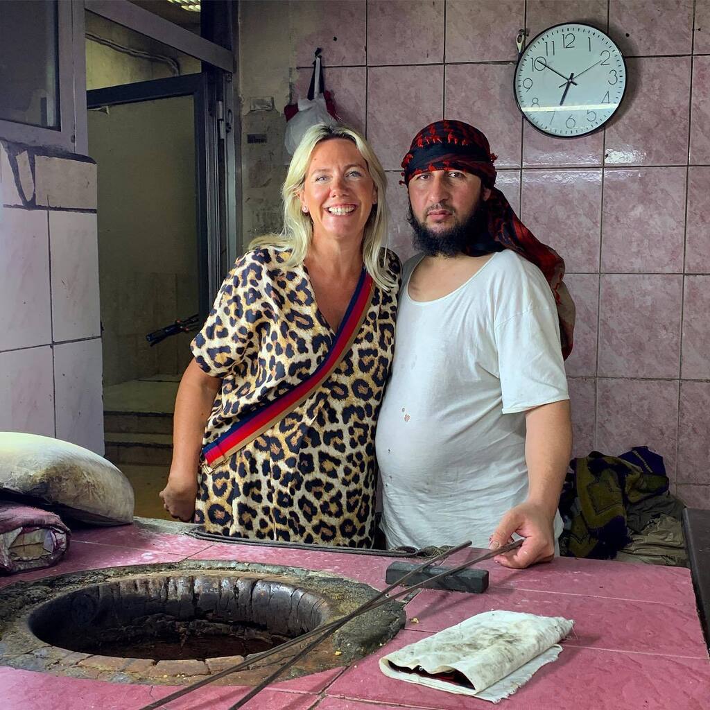 HanniMartiniii's tweet photo. You can take the girl out of Malaga….. We’re traveling through old Dubai this weekend and having a foodie extravaganza. Old Dubai is a true feast for all of the senses. Here’s Hanni getting up close and personal with the baker - our bread was baking … https://t.co/HUa3R86x4z https://t.co/3WAbKcHuMi