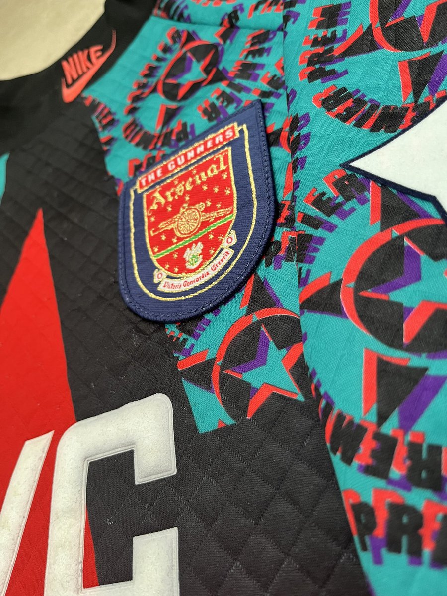 ChrisRoberts8's tweet photo. They donβt make goalkeeper shirts like they use to.
#arsenal #gkunion #arsenalshirts #goalkeepershirts #davidseaman #nike #dramberg #afc https://t.co/olXCanNC4g