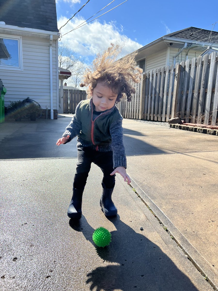 Jesssyau's tweet photo. we love a boy in the sun https://t.co/1pP2Wzttbc