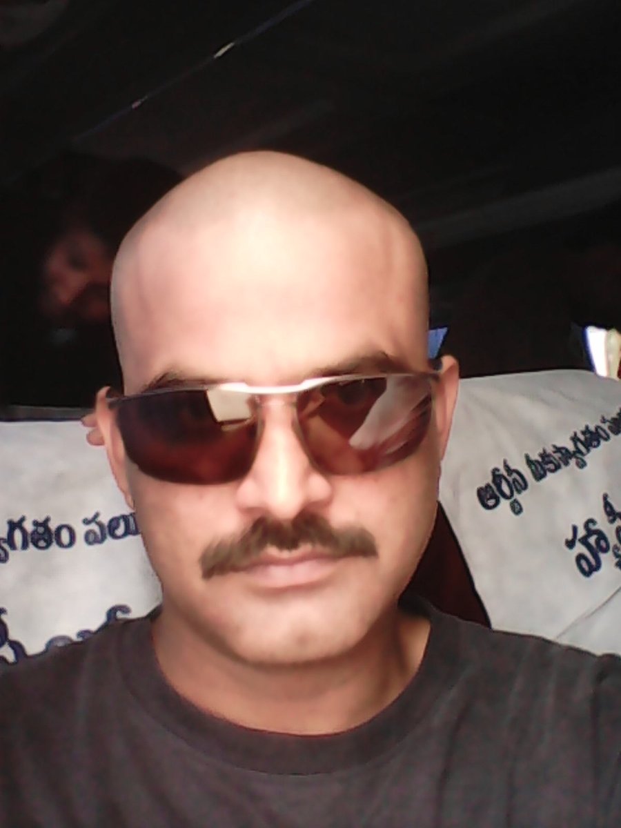 kapvats's tweet photo. हम भी खेलेंगे
#SunglassesTwitter
#BaldTwitter https://t.co/8pqSiTLXWZ