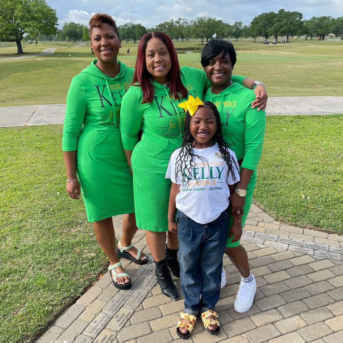 VoteDiedreKelly's tweet photo. Even on Election Day I made time support our unions and stopped by the AFL-CIO golf tournament at the Joe Bartholomew course! I’m honored to have a favorable rating from the AFL-CIO. 

Thank you to my family, friends, and my boss, Councilmember @otforus for coming out in support. https://t.co/zVUOBaSfCa
