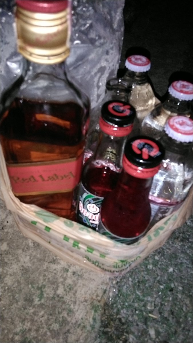 Pass_567's tweet photo. คงมีแค่เหล้าที่อยู่กับเราได้ในทุกๆคืน
🥃🥲🖤    #จันทบุรี #ทุ้งนาเชย #เด็กตราด https://t.co/glx7zM3Joe