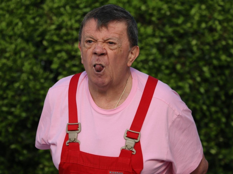 chistovery's tweet photo. Toda una historia!
Como olvidar a Chabelo y Pepito.
Chabelo contra los monstruos.
En familia con chabelo.
La entrevista con @PaolaRojas 😅
D.E.P. el eterno niño. https://t.co/KaUxWVyB9W