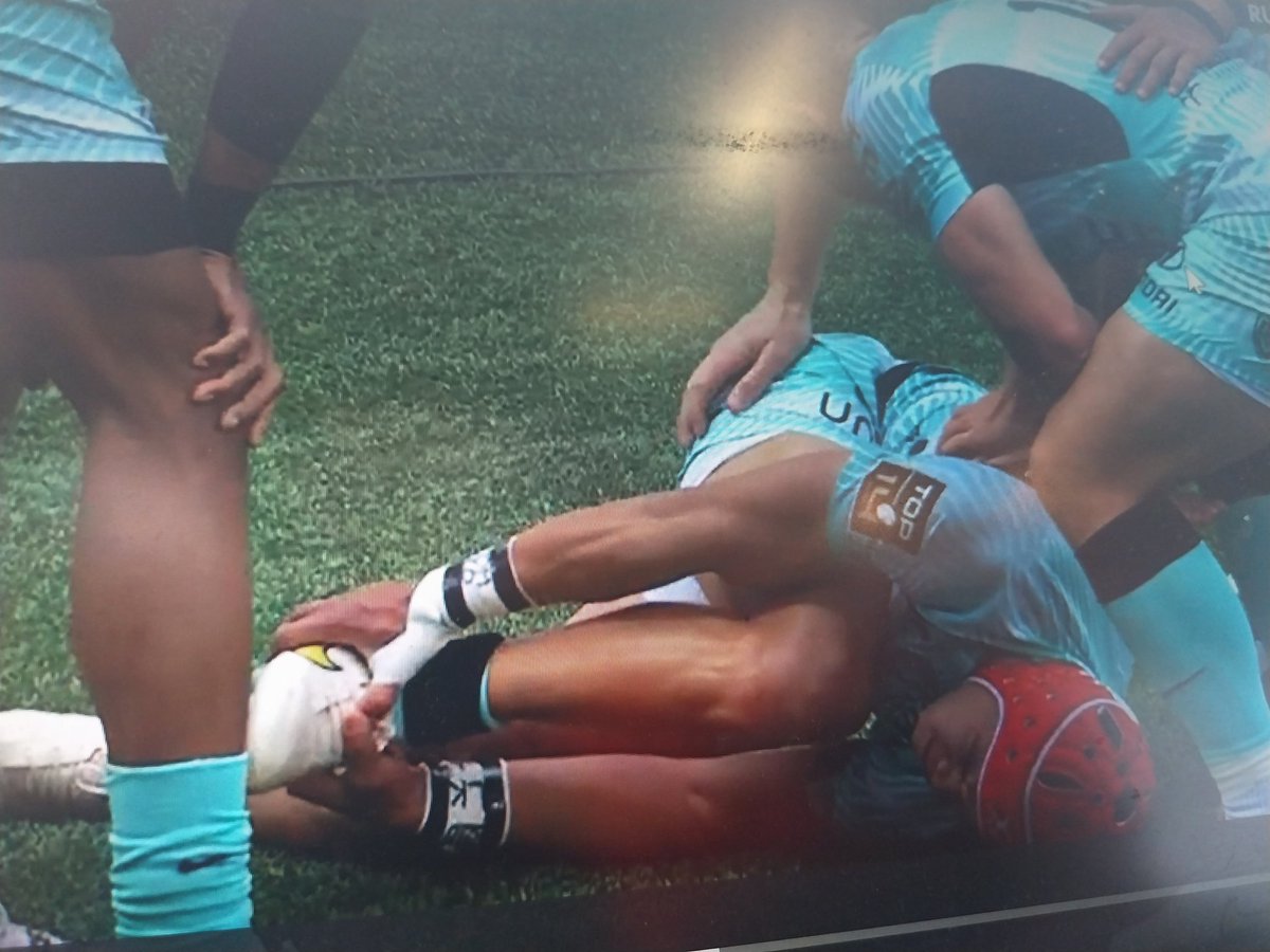 Chelsin Kolbe out after scoring a try with Toulon, in pain, holding his right foot