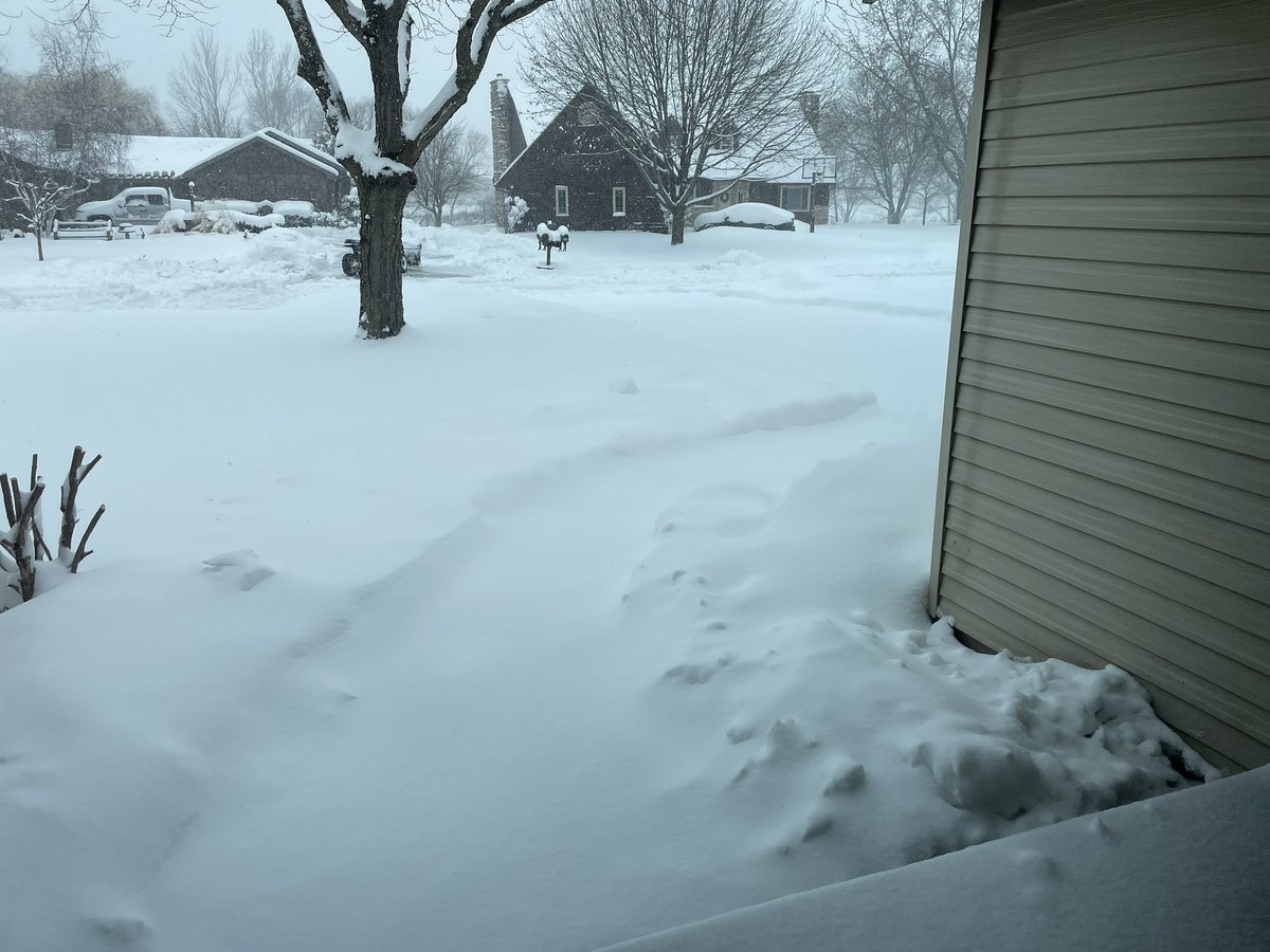 Solid forecast of 1-3”. Now at 10” and counting. Good day to bundle up, tune into  <a href="/The_DanKShow/">DanKShow</a>, <a href="/mattprieur/">Matt Prieur 🎤🏒🏎🏁</a>, &amp; the team and watch the <a href="/USPHL/">USPHL</a> sweet 16 #USPHLNationals