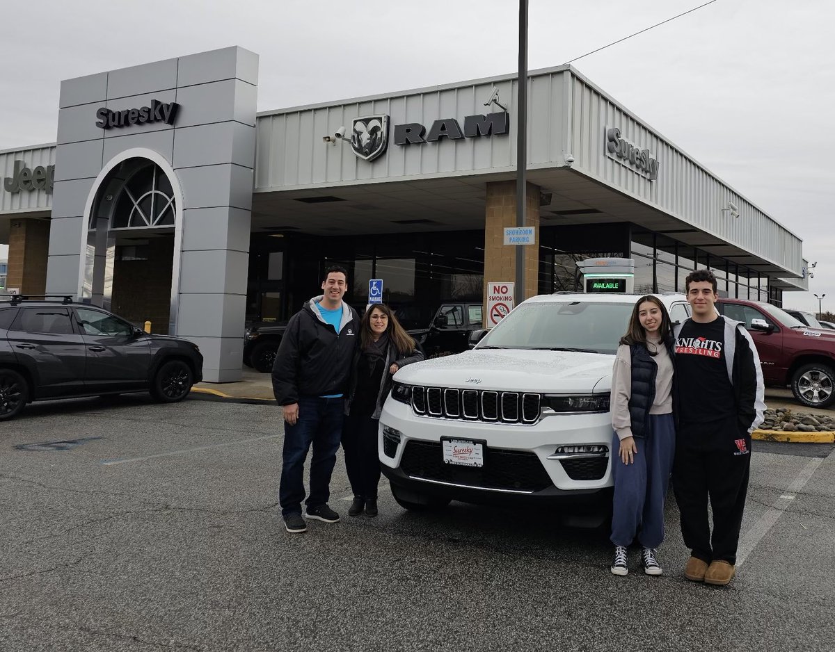 SureskyCDJR's tweet photo. The Cerone Family with their new #GrandCherokee #4xe! 🎉

#Jeep #SureskyCDJR #middletownny #goshenny https://t.co/9jdSvuflKe