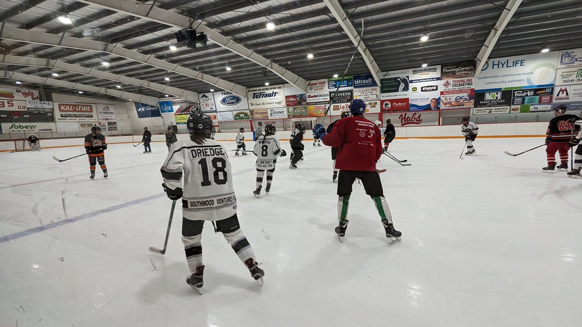 ManitobaSharks's tweet photo. Random photos of Thursday night players vs parents game. https://t.co/NkBdMgl5u6