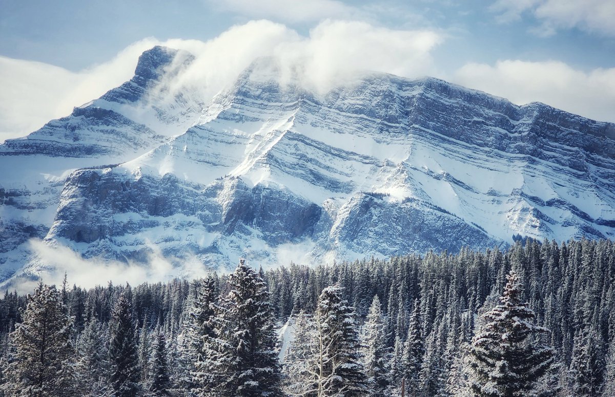 Simply glorious drive through the Canadian Rockies this morning ❄️