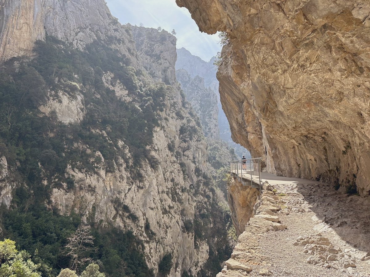 arraviatta's tweet photo. Hoy volvimos a la ruta del Cares, que discurre entre #Asturias y #Leon atravesando parte de los Picos de Europa. 
Esta vez empezamos en Caín de Valdeón y nos tocó un día precioso. https://t.co/xynsHvZCeV
