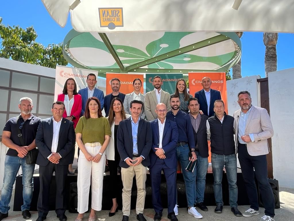 mjesuspalacios's tweet photo. Día muy especial e importante para todos los candidatos de @CsMalaga_Prov. 
Aunque llevan mucho tiempo trabajando, hoy ha sido la presentación oficial de todos y de paso, hemos aprovechado para compartir un buen rato.
Gracias a todos por vuestro compromiso y esfuerzo. https://t.co/tVzoQCYgkj