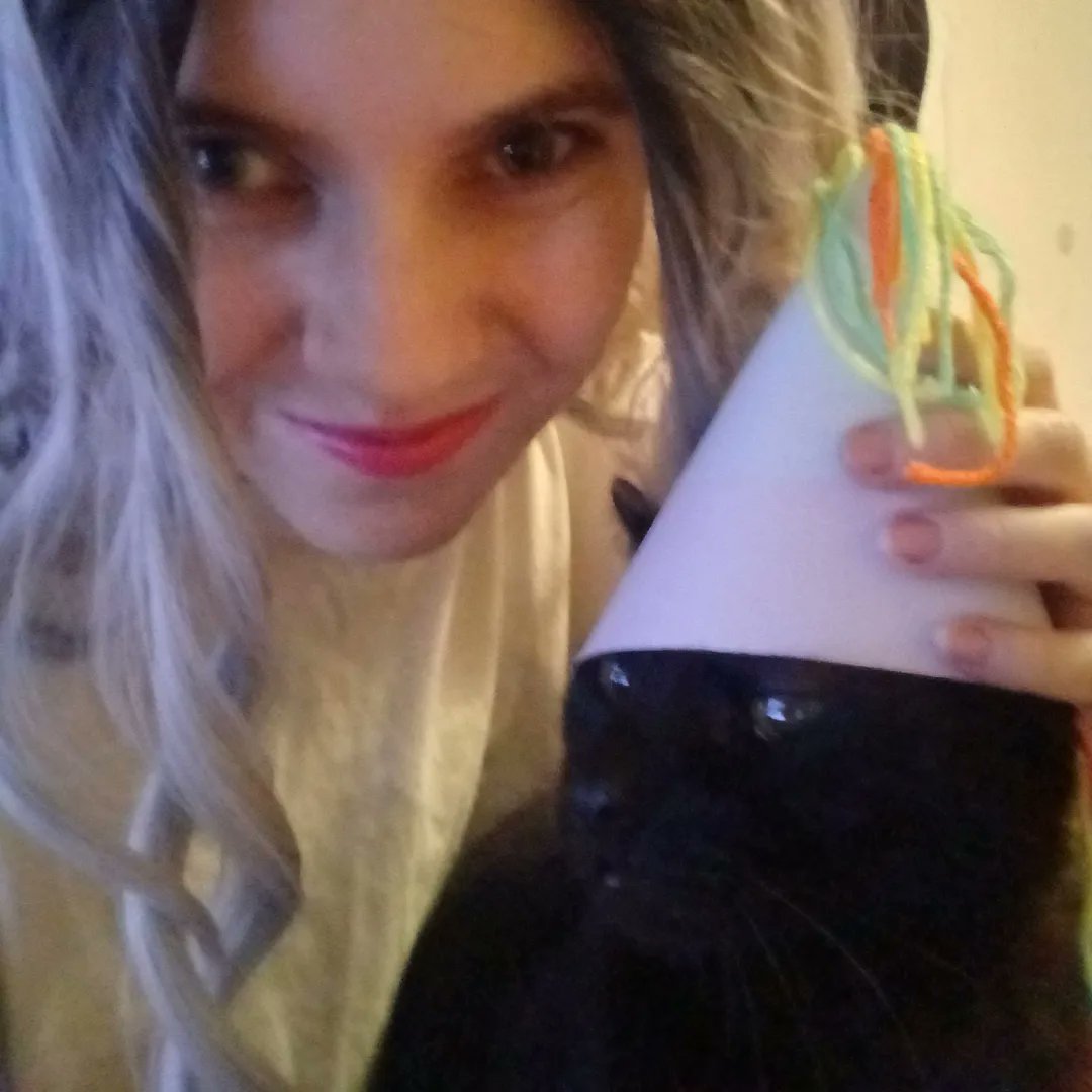 aimeeannbooks's tweet photo. Ahhhhh, it's happening!!! Shanghai's and Kousei's birthday pawty stream is live right MEOW! Some of us have been soo excited we hardly slept! So come join in all the fun this inst-HISS at https://t.co/VsrqGHcjMM 🍑
#CatsOfTwitter #catstreamer #smallstreamer #smallyoutuber https://t.co/kM6Ni2gKpt