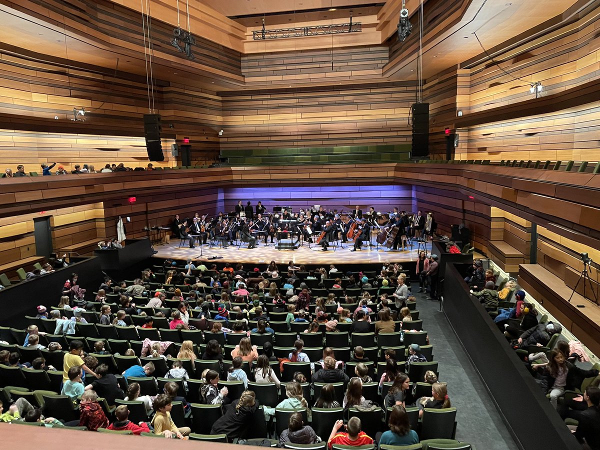 MsSigurdson's tweet photo. Thank you @kingstonsymph and @AlSimmonsEnt for the fantastic performance yesterday at the Isabel Bader Center. The students had a wonderful time singing and clapping along - especially to the impromptu “We Will Rock You” 🎵

@MollyBrant_LDSB https://t.co/jO9n7u9MtW