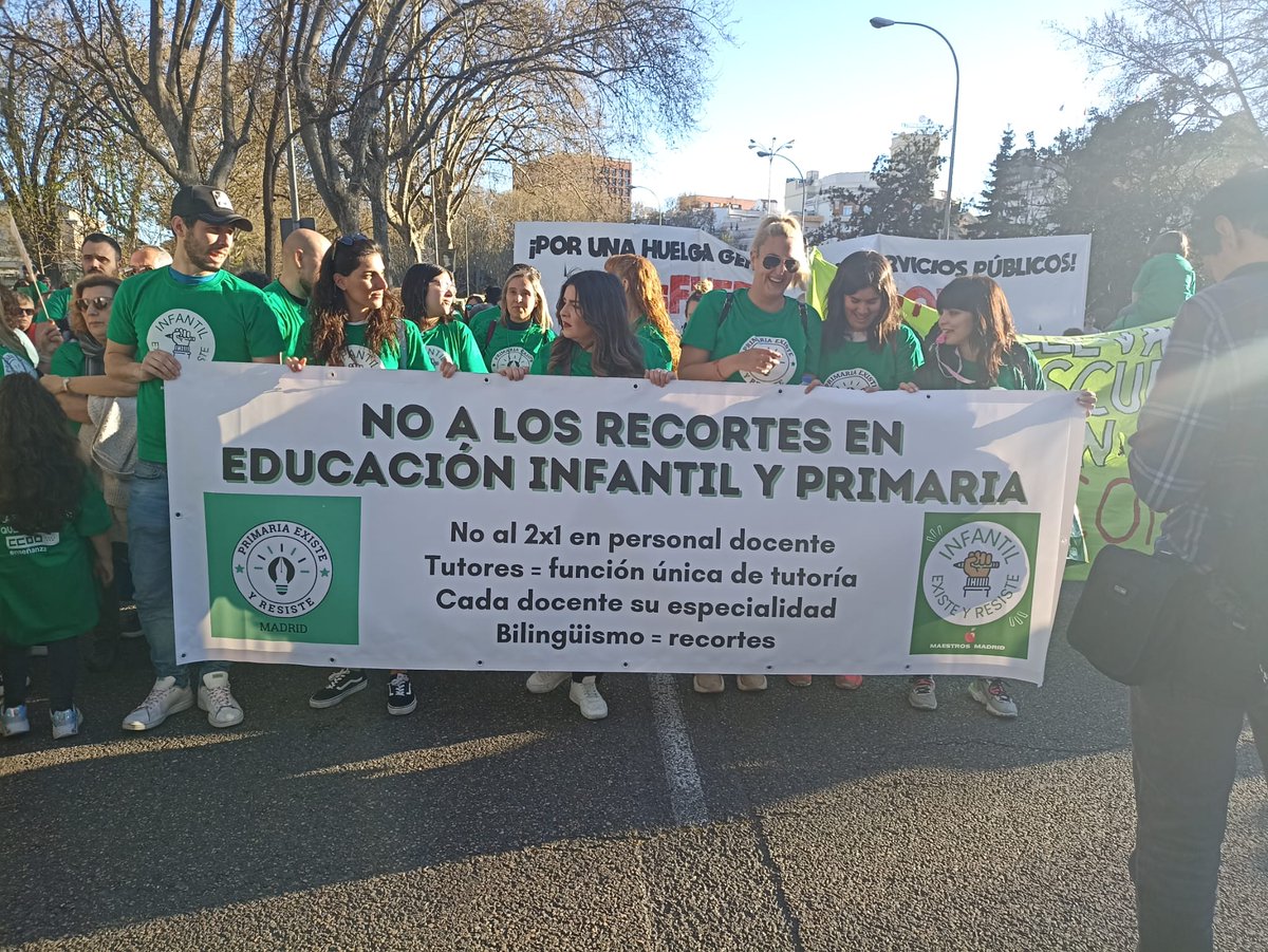 primariaresiste's tweet photo. ¡Ya estamos saliendo! #ManiEducación25M https://t.co/TfIYKRsK4l