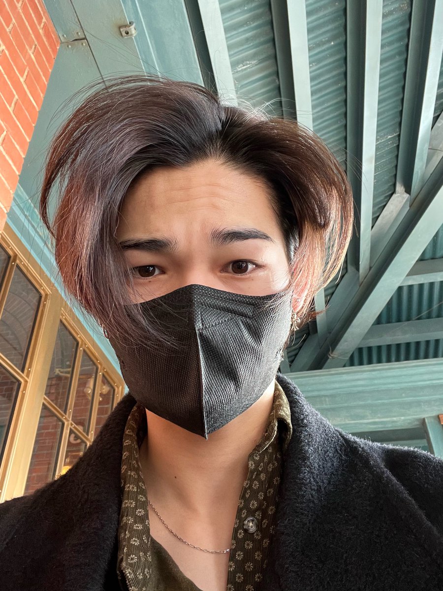 [ #니키’s Post ] 230326 #NI_KI: If you go to DisneySea take a picture here too, ENGENEs😏 @ENHYPEN_members @ENHYPEN #ENHYPEN #엔하이픈