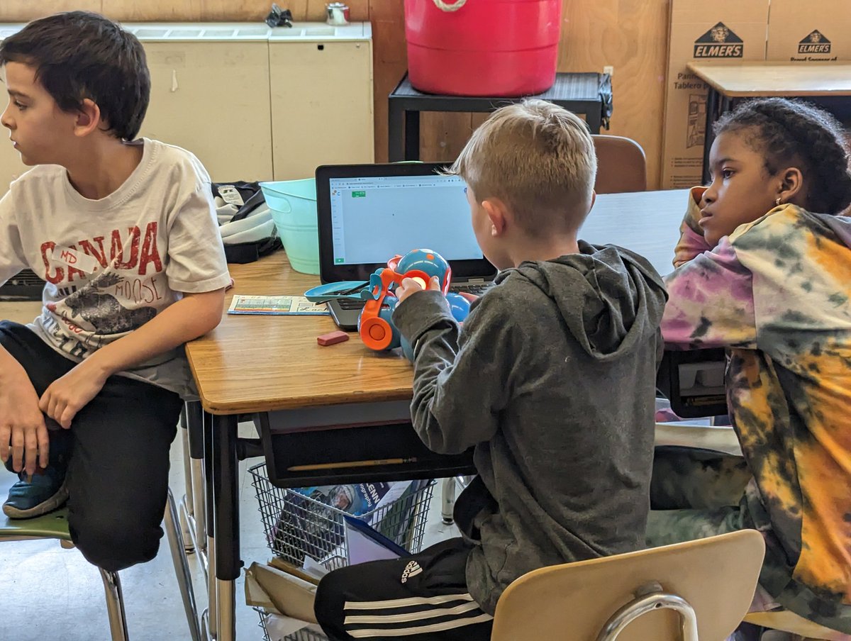 actionhero's tweet image. Yesterday&apos;s Learning Labs at Bridlemile Elementary before spring break! #PPSLearningTech