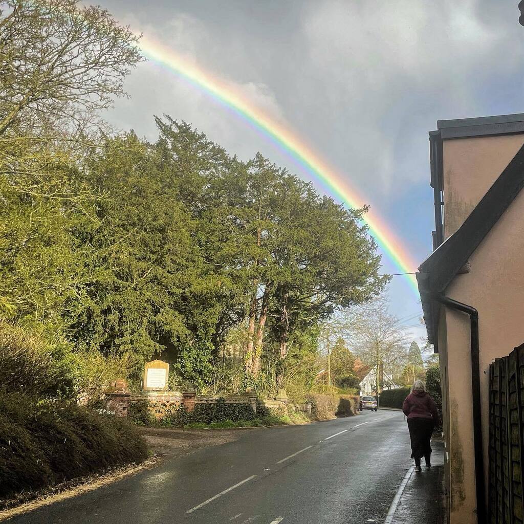 chazzer's tweet photo. Suffolk Rainbow https://t.co/H8zDKAJJo6 https://t.co/uokQWbIRrx
