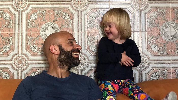 TheAvnerSolal's tweet photo. Luca Trapanese est italien, gay, et voulait adopter un enfant. On lui a proposé une fillette #trisomique refusée par 20 familles : il a accepté immédiatement. 
"A la minute où je l'ai prise dans mes bras, j'ai senti qu'elle était ma fille" 
🙏👏❤️ https://t.co/Om4fT0hQj5