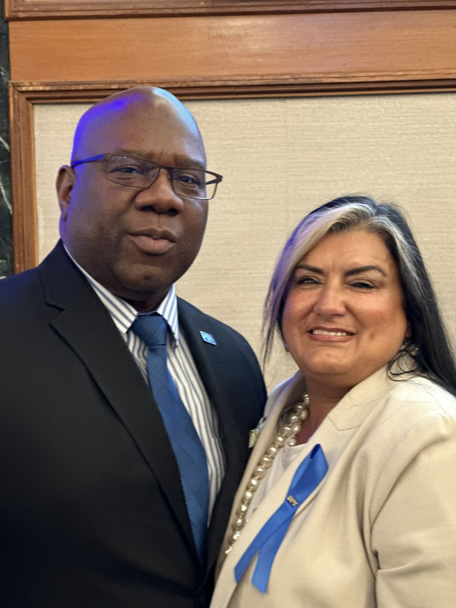 Evelyn DeJesus AFTExecVP 🇺🇸🇵🇷📚👩🏻🏫⛪️ tweet media